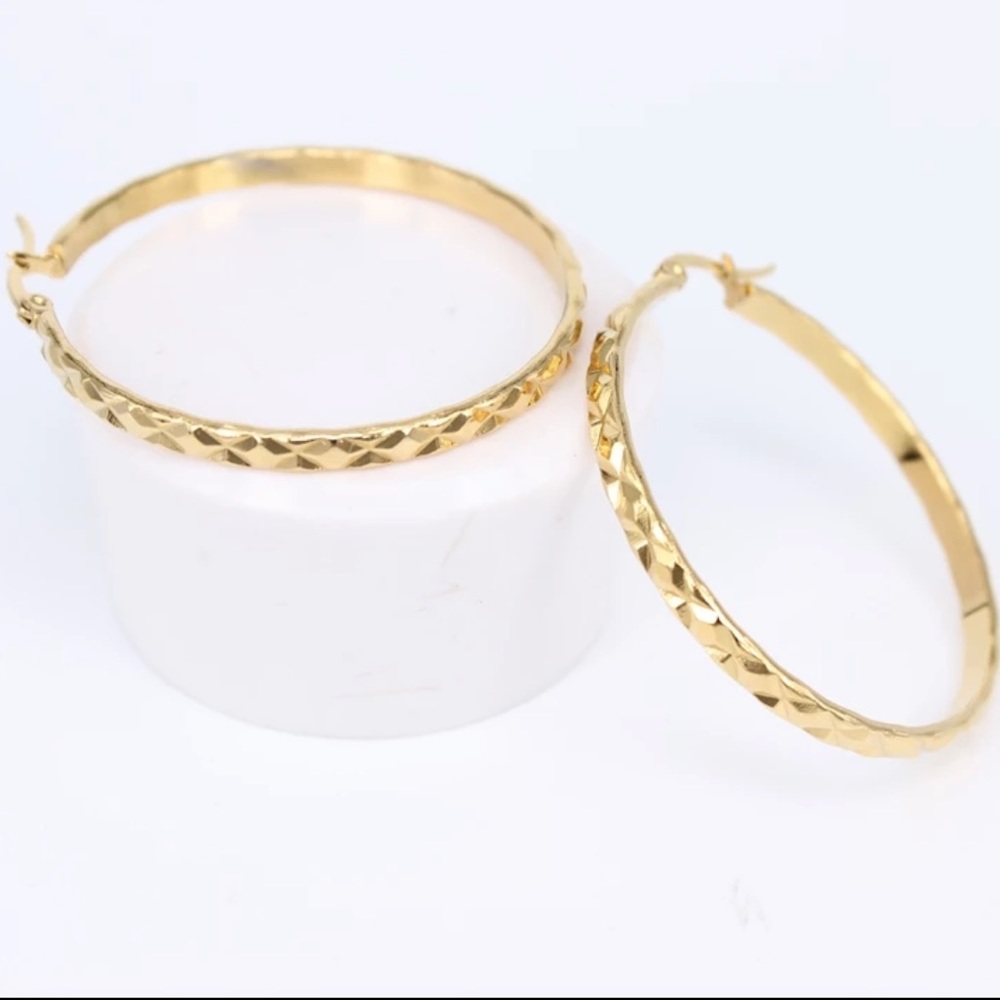 NEW 18 Yellow Gold Round Hoop Earrings - Picture 5 of 6
